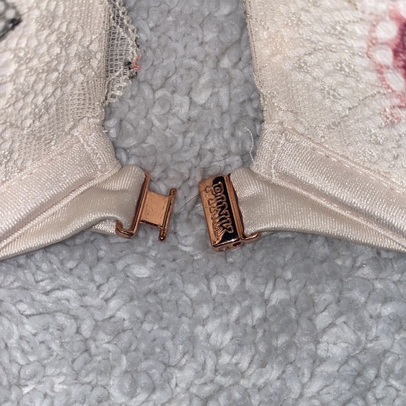 PINK/VS floral lace bra Size 36B - Picture 3 of 5